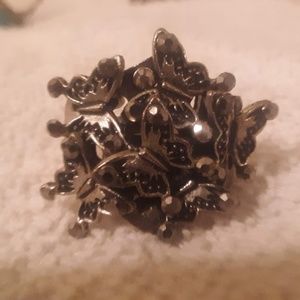 Multi-butterfly ring